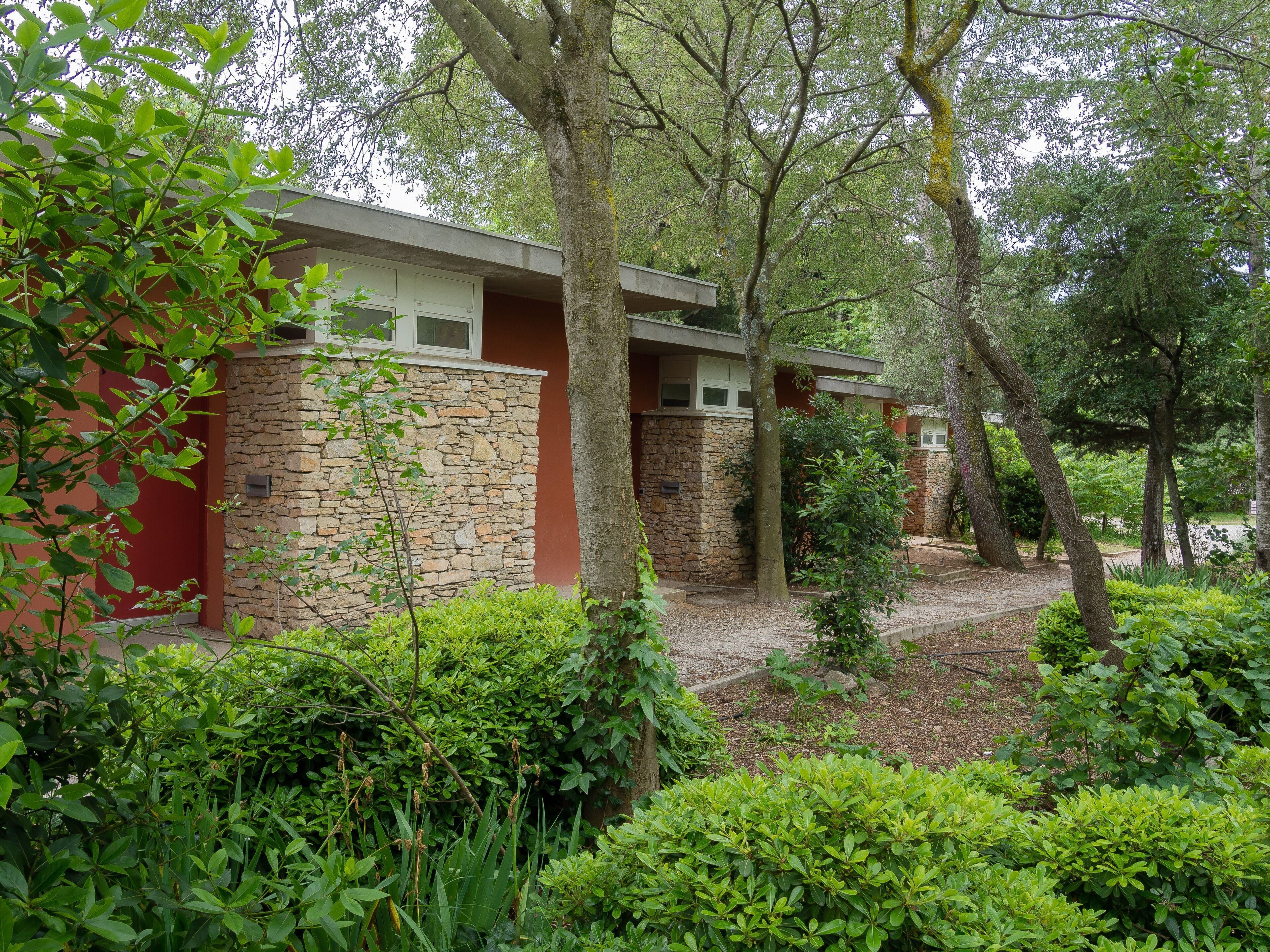 Chalets de l'Auberge de Jeunesse La Cigale à Nîmes